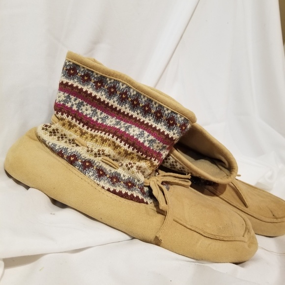 Brand new slippers - Picture 2 of 4